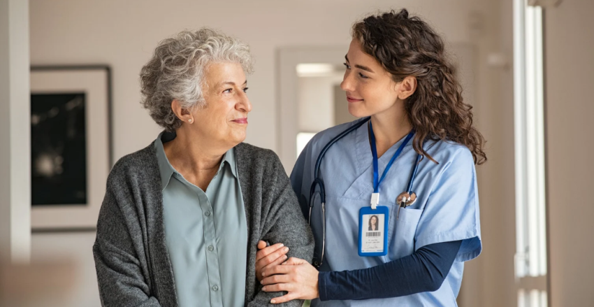 HER KLİNİĞE BİR HEMŞİRE YARDIMCISI